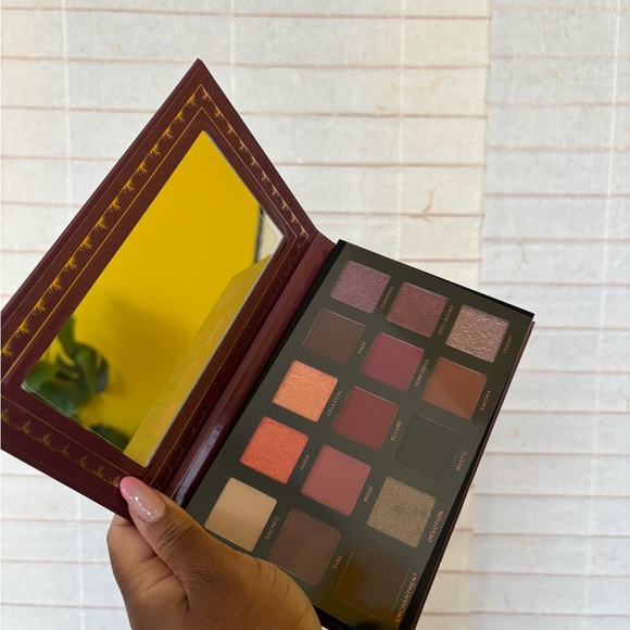 Ace Beaute Mystic Romance Eyeshadow Palette - Picture 4 of 6